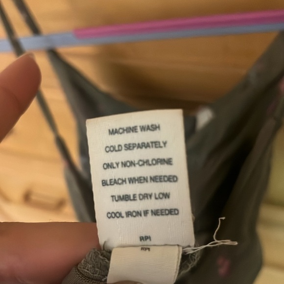 Kohl’s Mudd olive green flowy top floral print - Picture 6 of 6